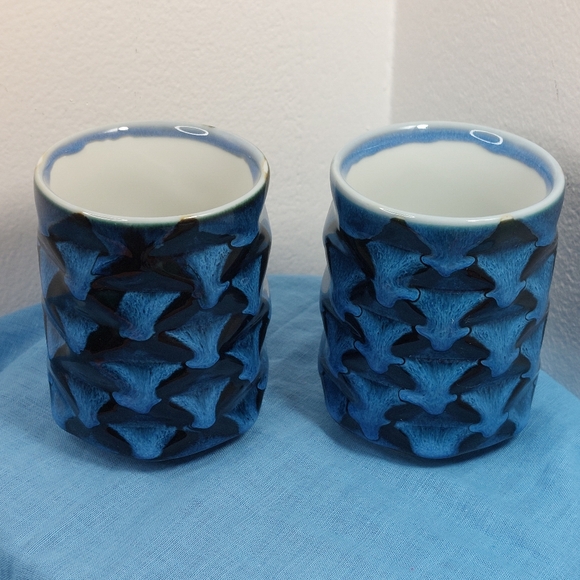 Set of 2 Textured Design Ceramic Glazed Pottery Cups - Picture 5 of 11
